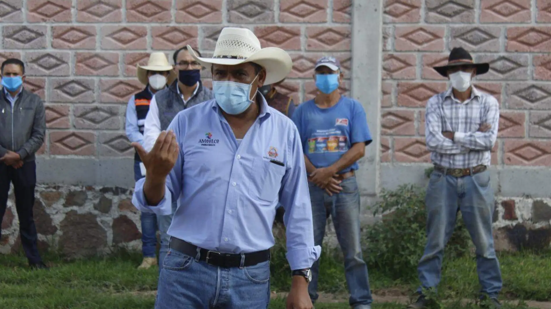 Edil se comprometió a seguir generando infraestructura en las localidades. Cortesía Gobierno Amealco.